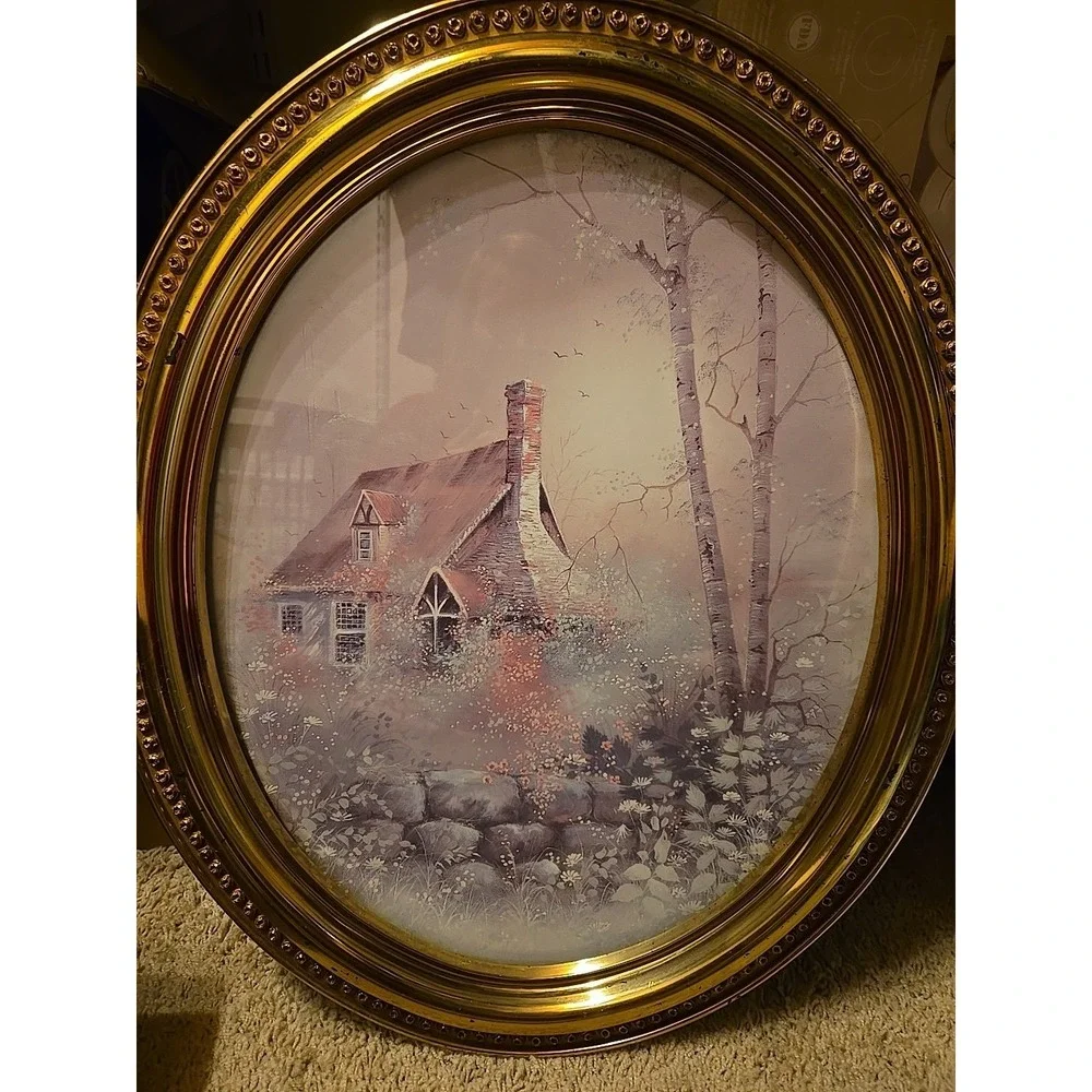 Vintage Syroco 1982 Oval Gold Plastic Picture Frame featuring‎ a 